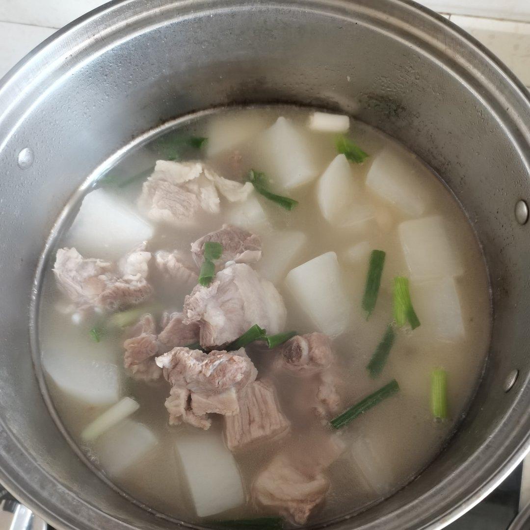 萝卜炖排骨-秋冬懒人汤