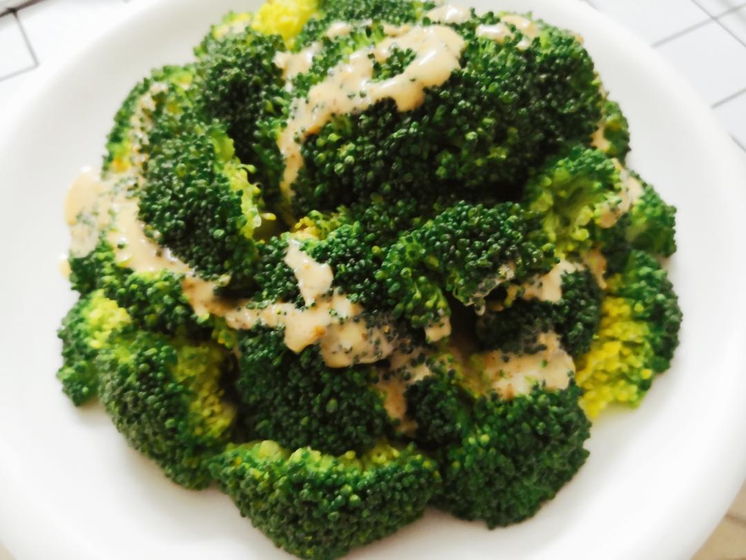 快手菜·芝麻沙拉酱西兰花的做法