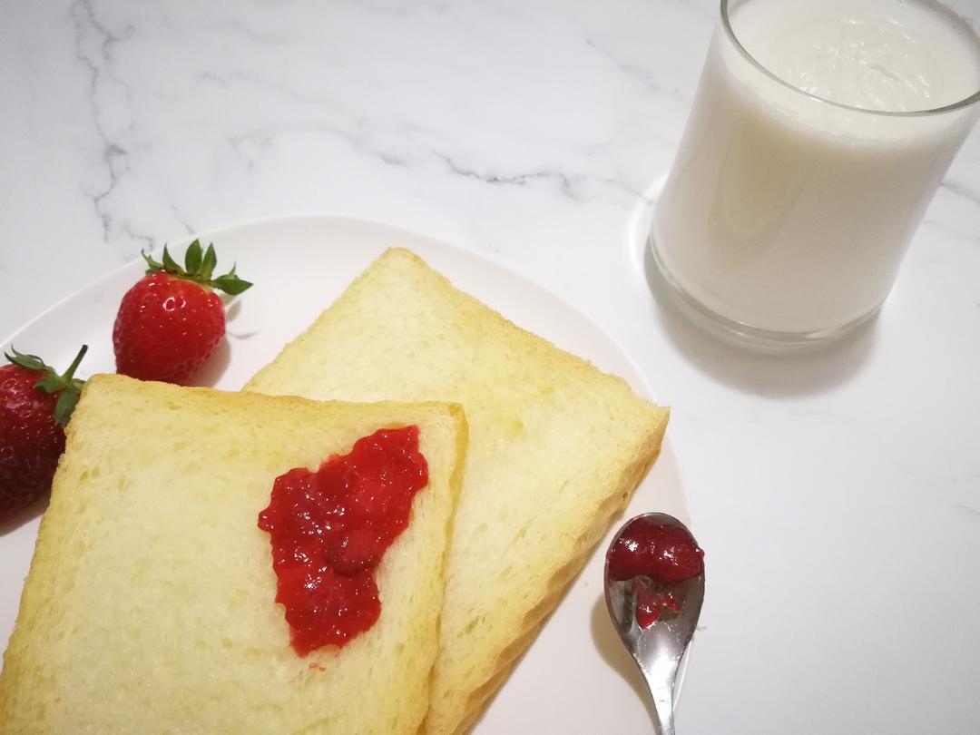 纯奶手撕吐司的做法 步骤1