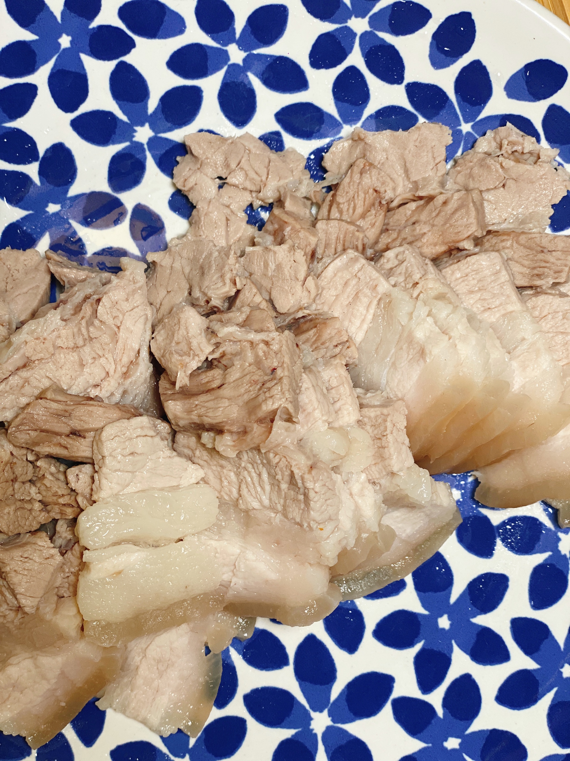 【肥而不腻】水煮白肉超级简单夏日必备菜的做法 步骤4