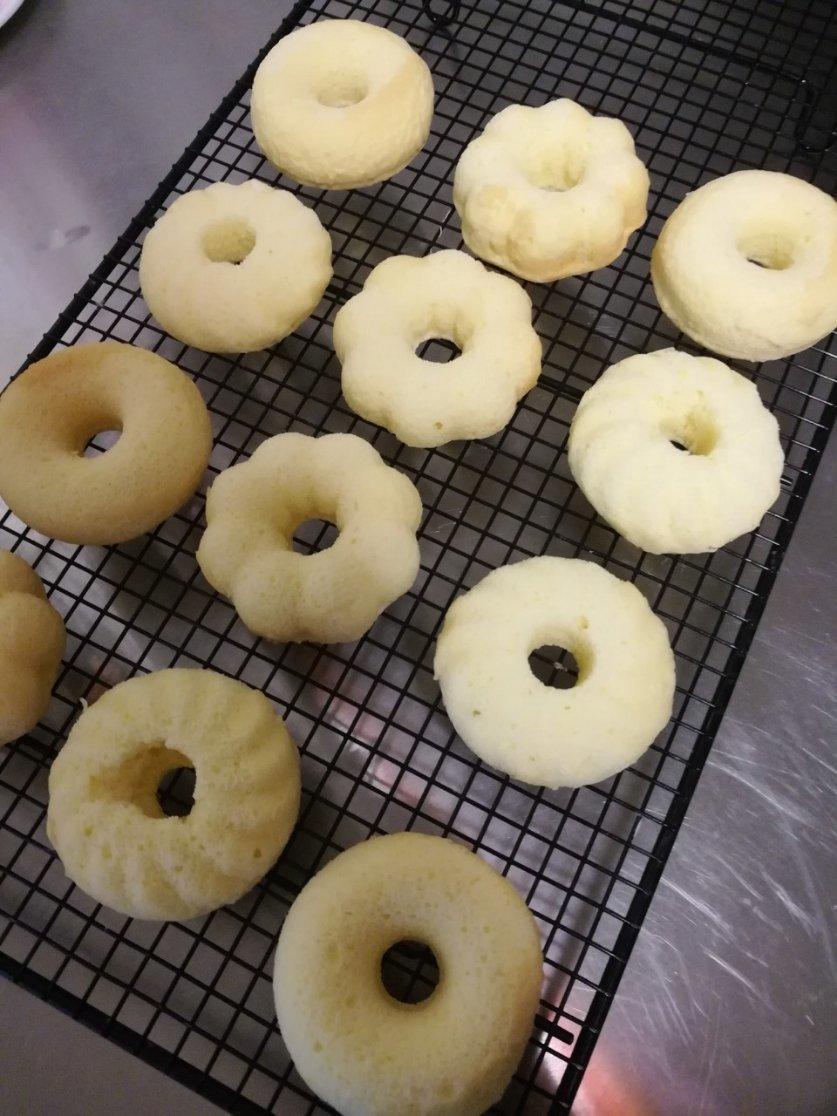 松软可口甜甜圈