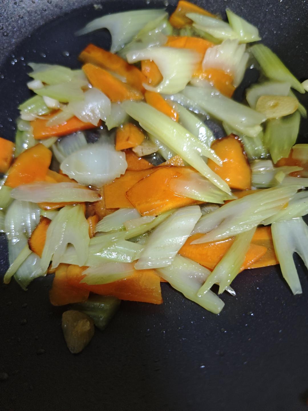 究极解油腻好菜：蒜炒西芹