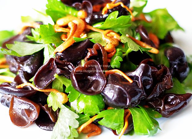 凉拌木耳虫草花