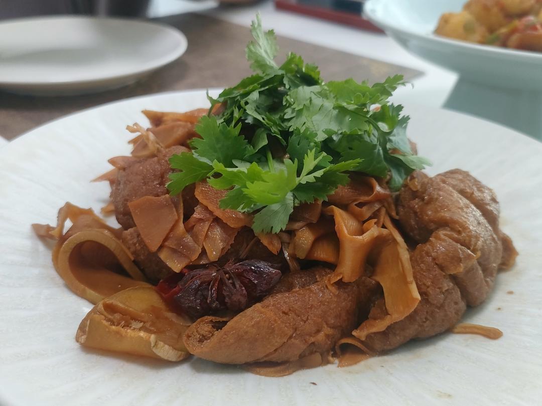 红烧笋干油豆泡的做法