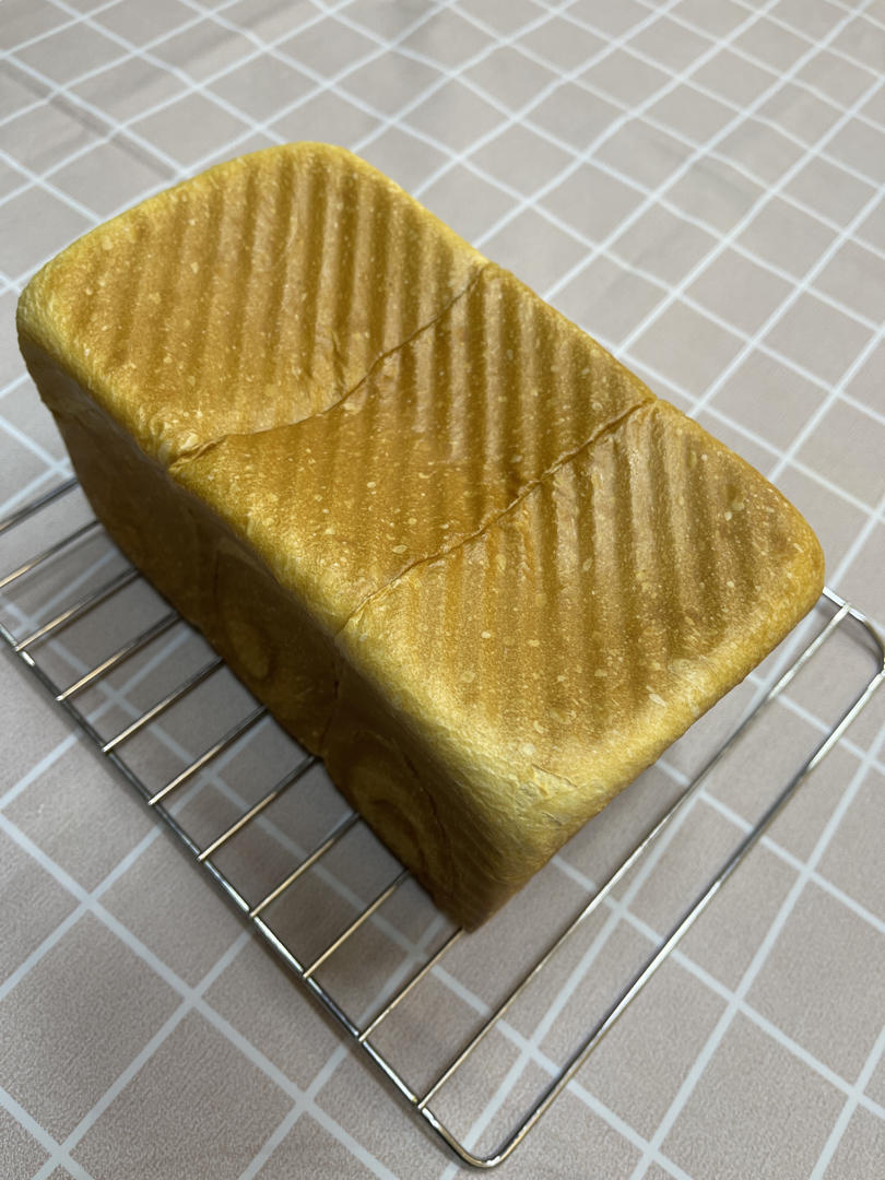 用烤箱自己做面包--手工牛奶吐司面包