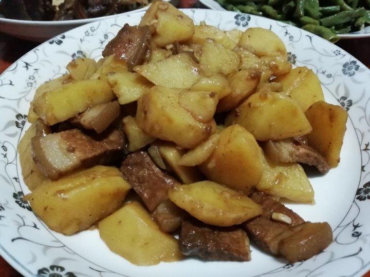 红烧肉炖土豆