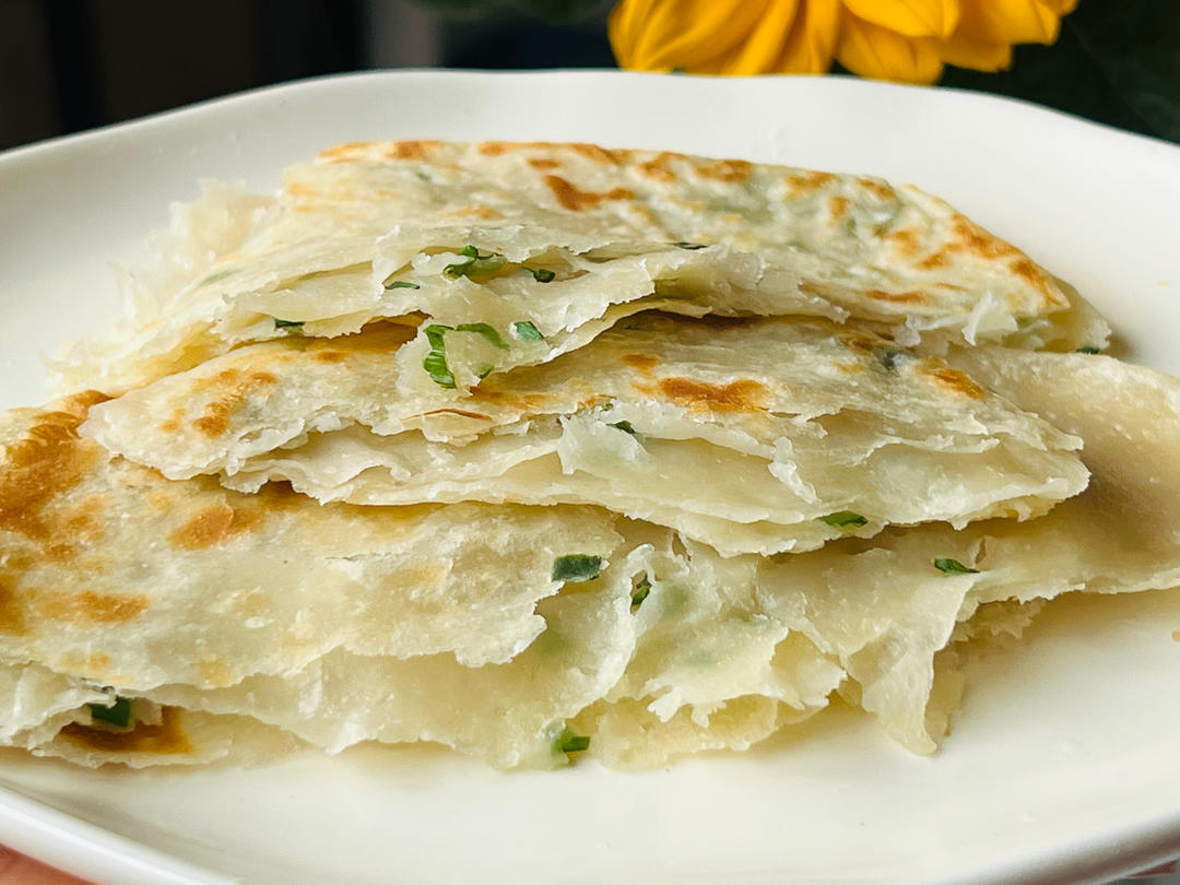 烙饼不硬的小窍门 掌握了你也能看出柔软多层凉了不硬的小油饼