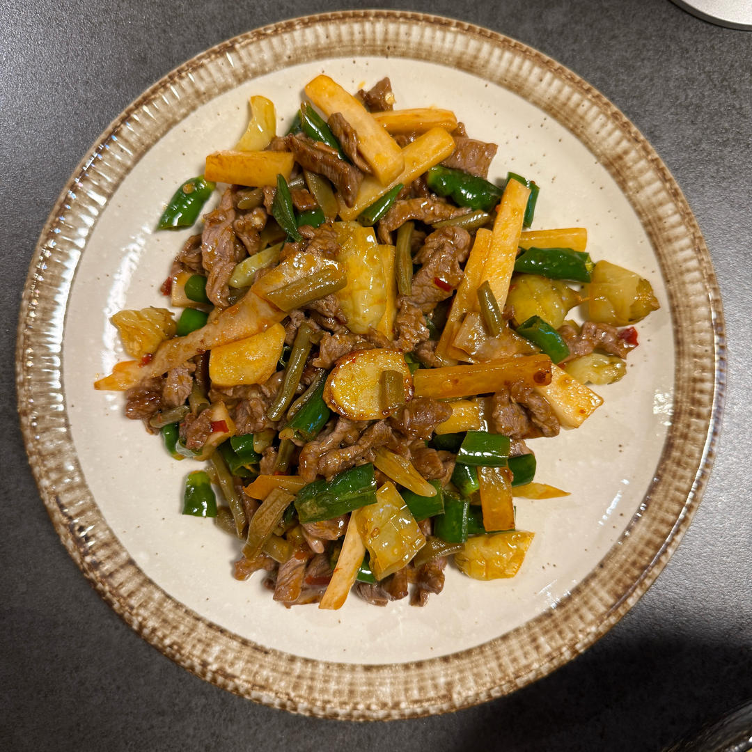 泡椒牛肉丝（不放郫县豆瓣和泡椒就是炒牛肉丝也很好吃哦）