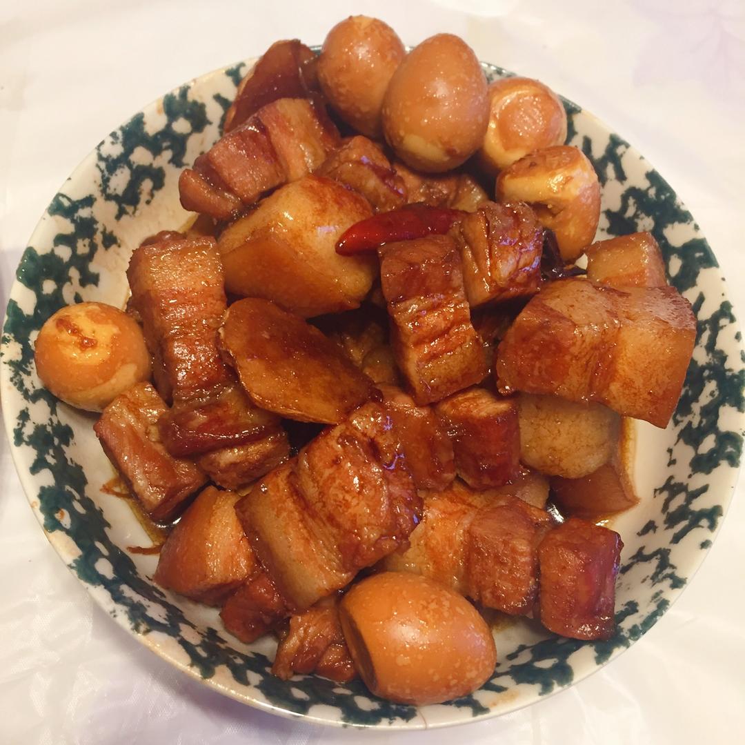 加了鹌鹑蛋后，这盘红烧肉，美味的逆天啦——鹌鹑蛋烧肉（孔瑶食谱）