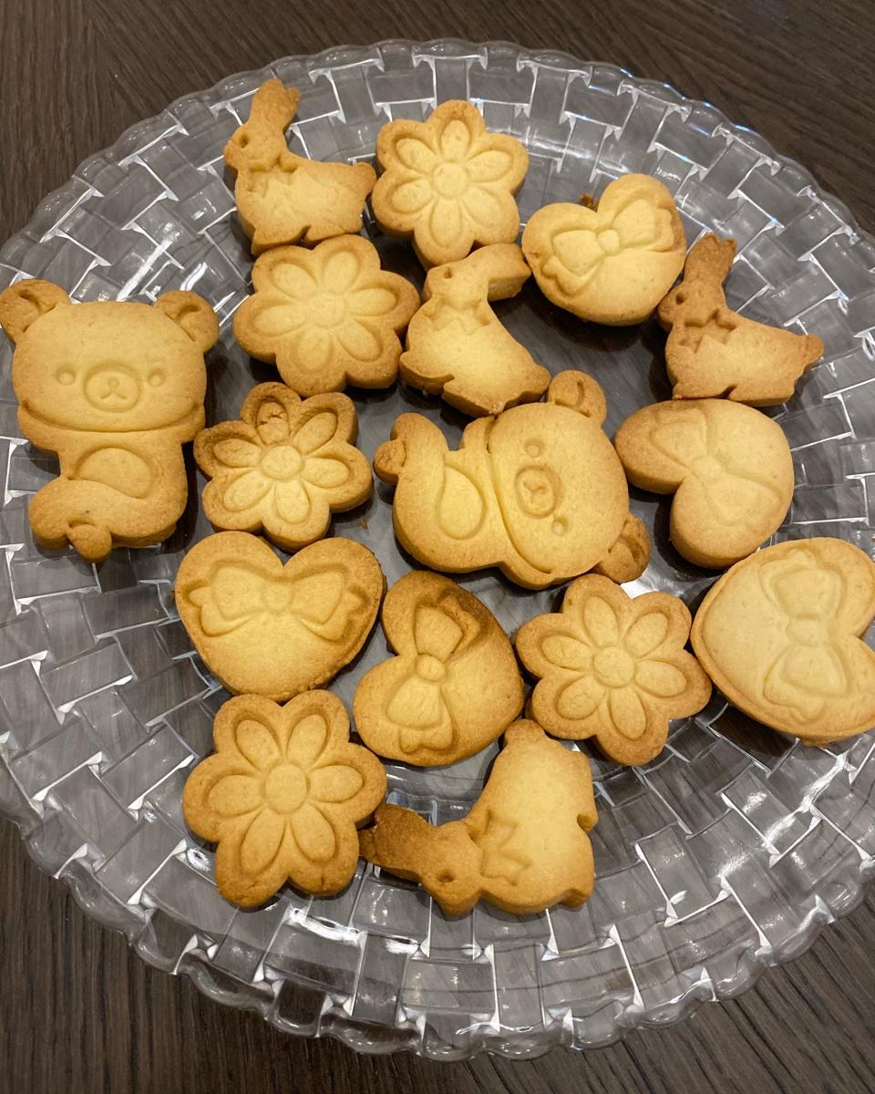 抱杏仁的小熊（造型饼干）