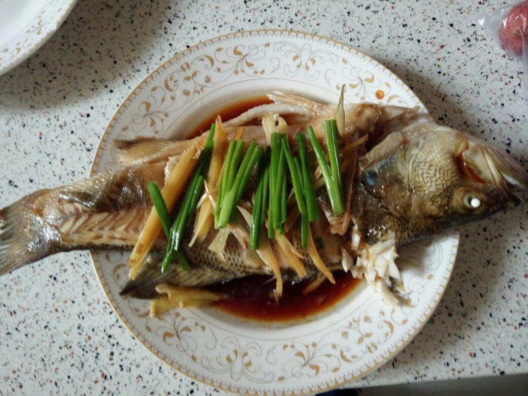 蒸鲈鱼