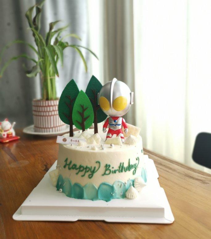 磕蛋糕的日子里……