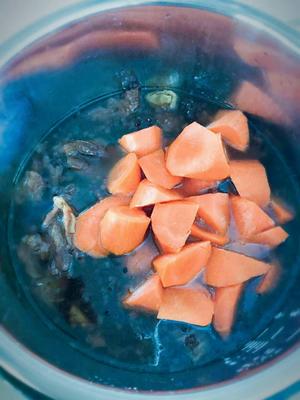 胡萝卜炖牛肉#秋季保胃战#的做法 步骤6