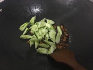 黄豆酱炒青瓜的做法 步骤3