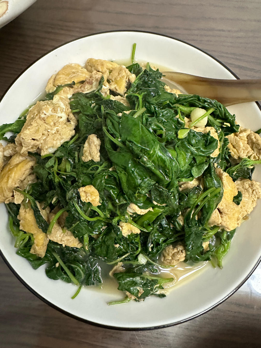 荆芥炒鸡蛋