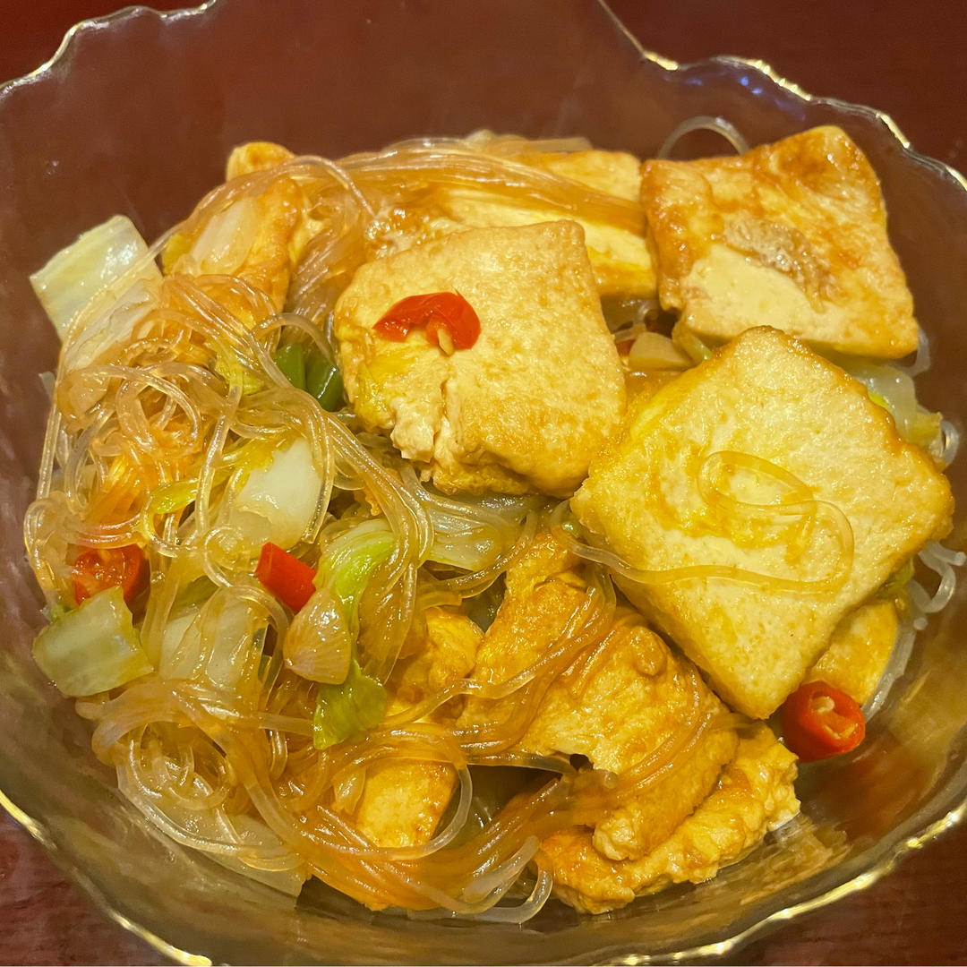 暖呼呼的娃娃菜豆腐粉丝煲