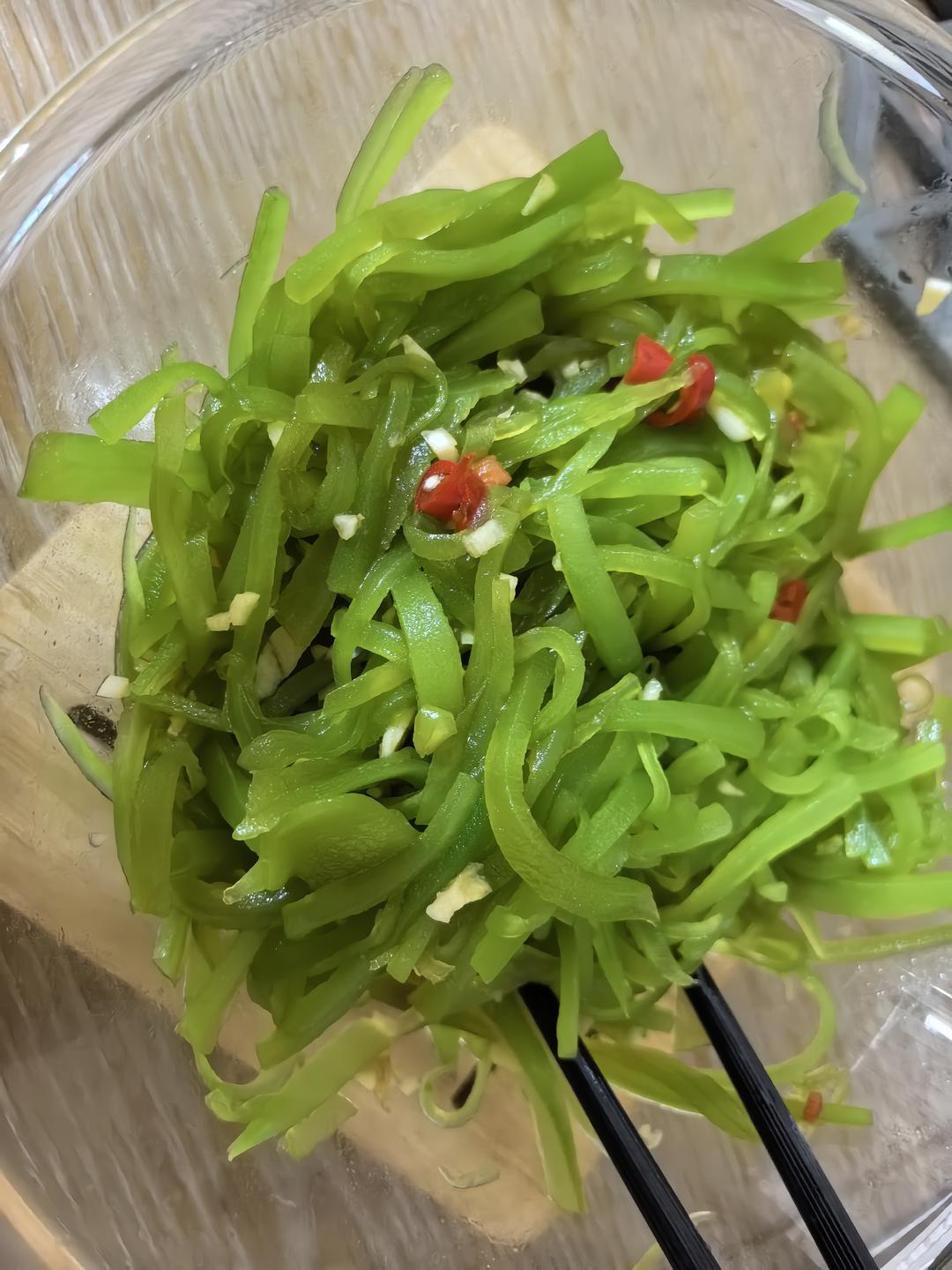 想告诉全世界，这菜太解腻！爽脆开胃的莴笋丝