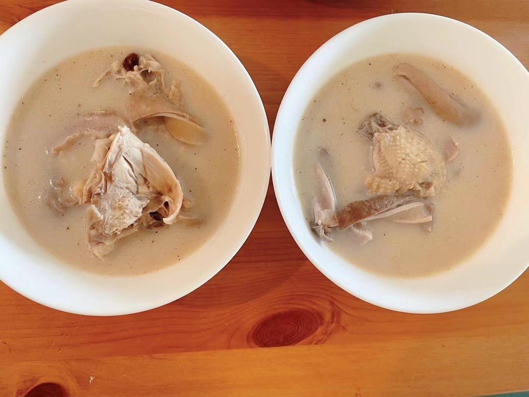 【猪肚鸡火锅】