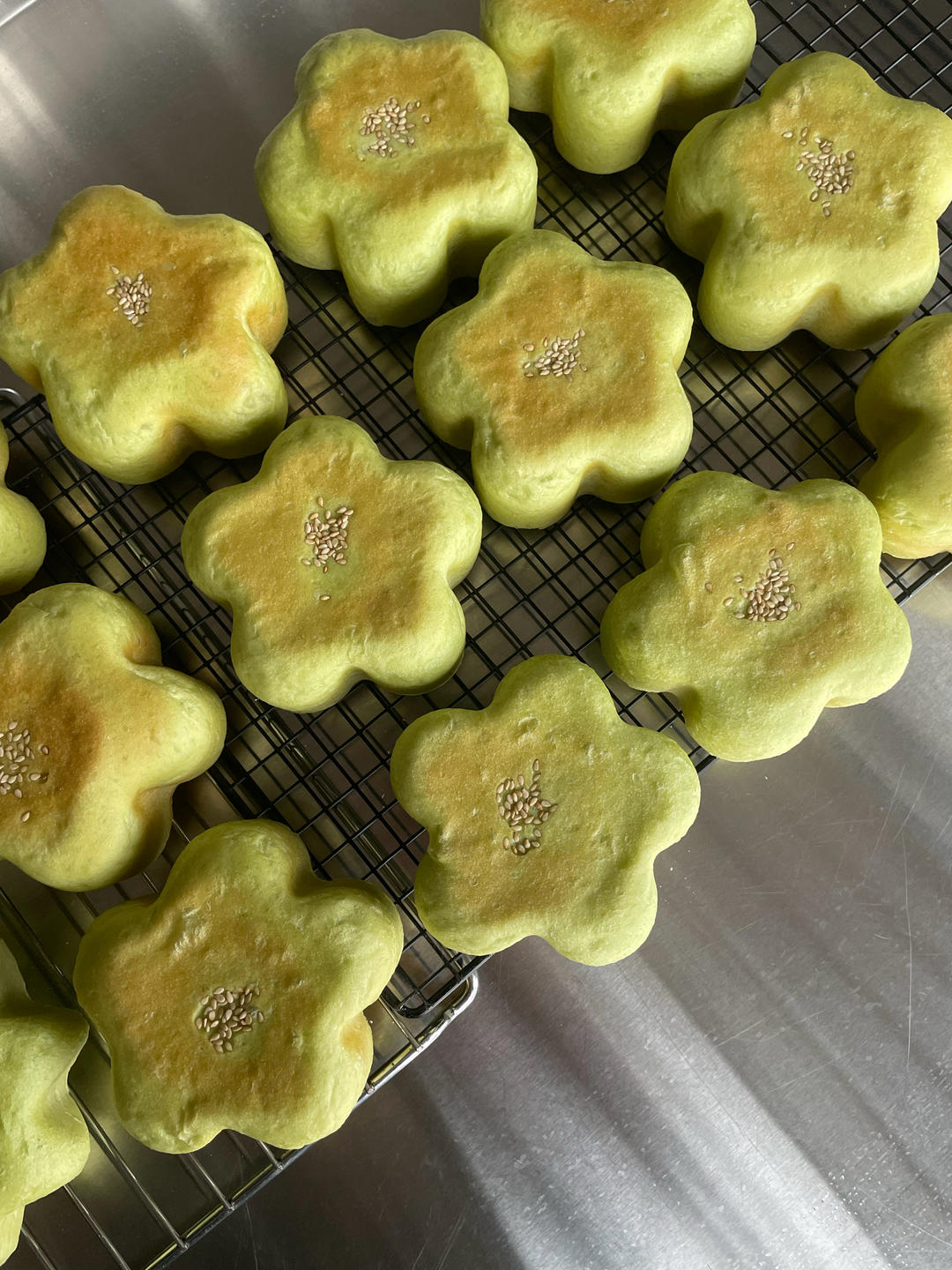 抹茶红豆花朵面包