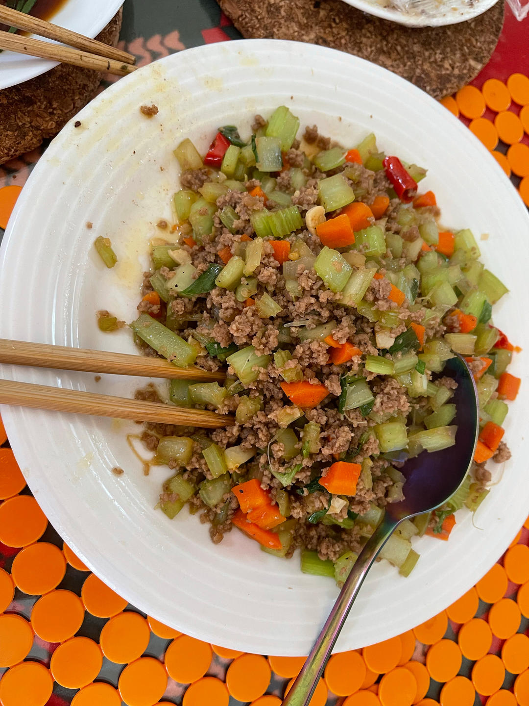 芹菜牛肉末「下饭神器」