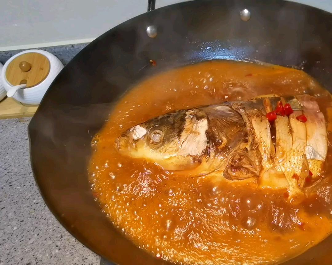 鲜香辣下饭菜：红烧花鲢鱼头