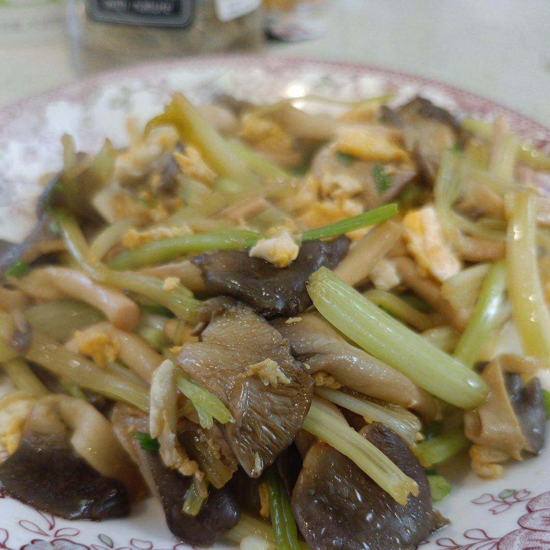 秀珍菇炒鸡蛋