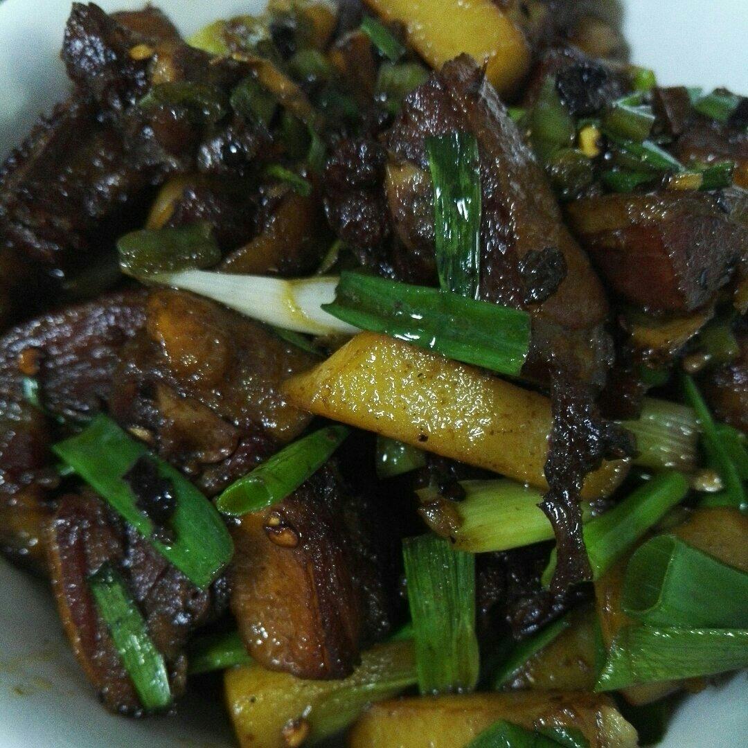蒜苗炒腊鸭腿
