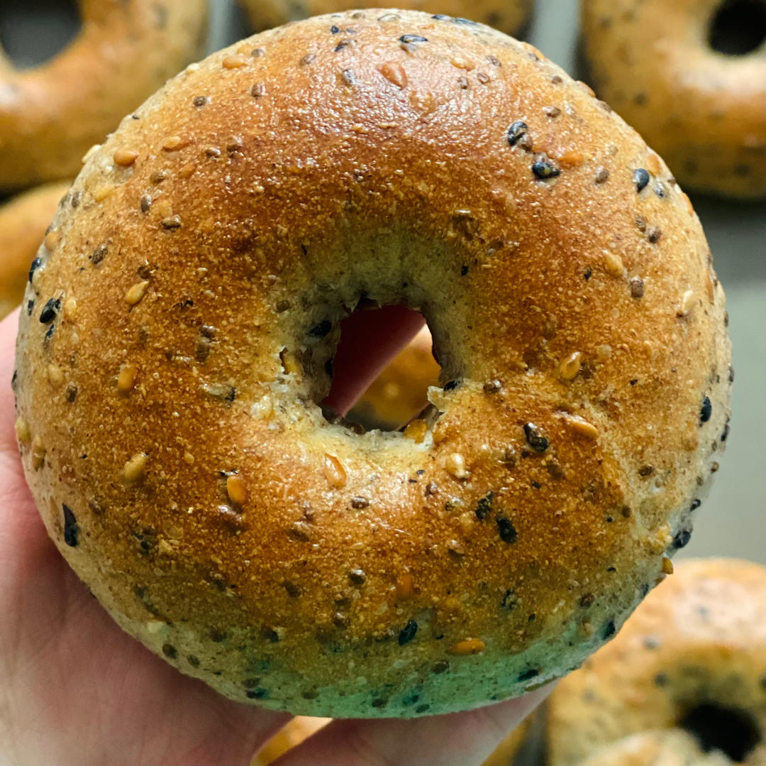 黑麦杂籽碱水贝果