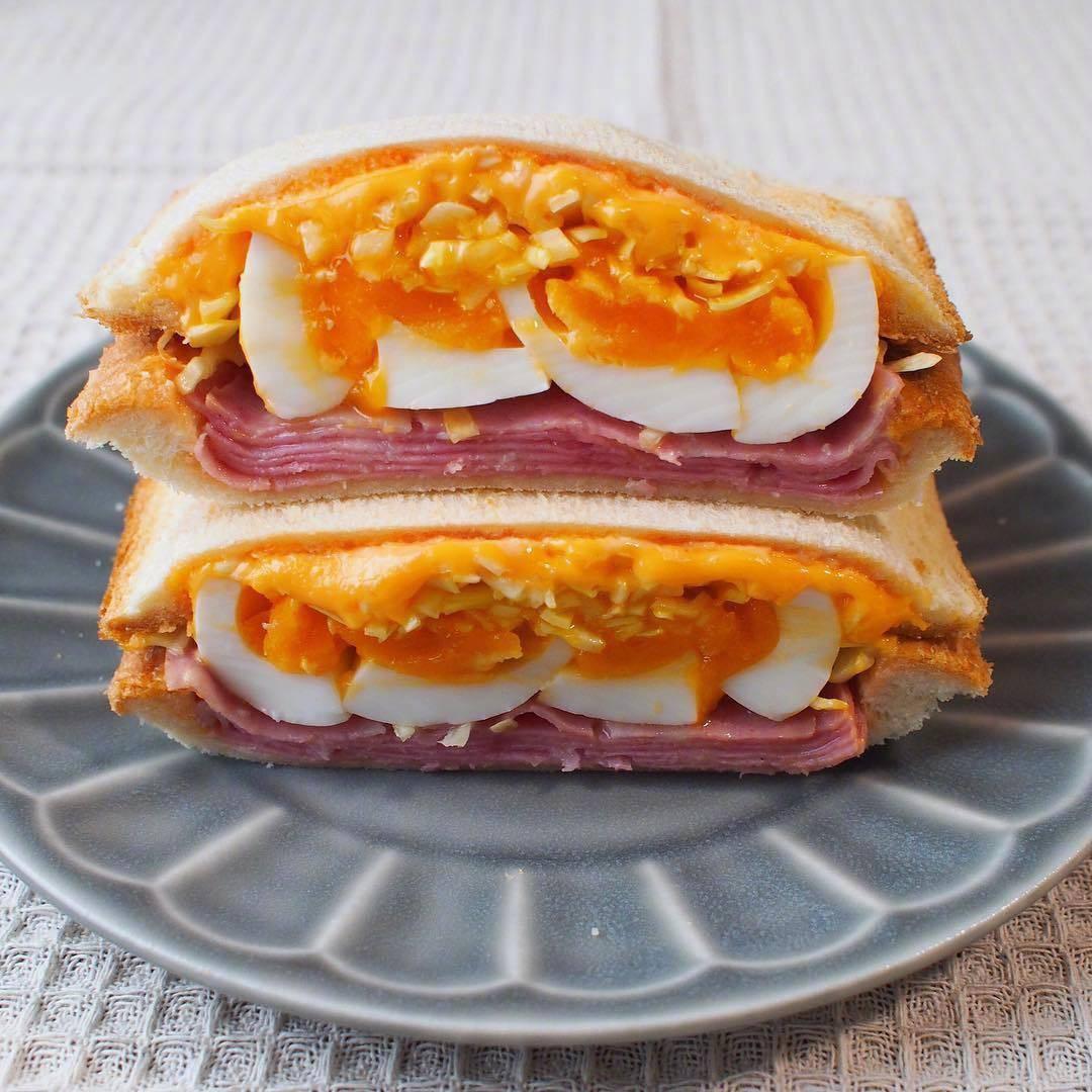 培根鸡蛋三明治口袋三明治~o(〃▽〃)o的做法