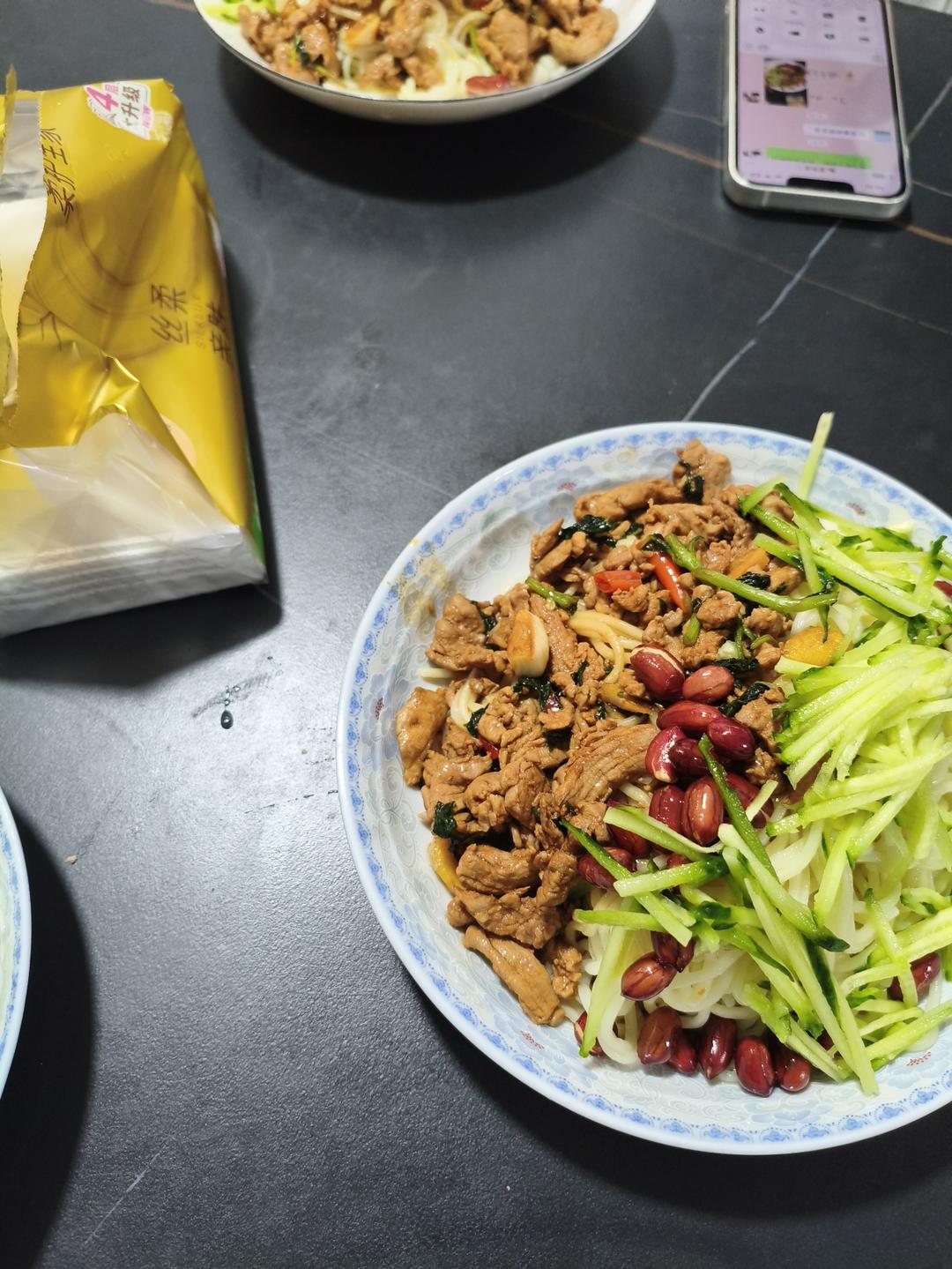 十分钟做好一盘肉酱拌面，太好吃了😋