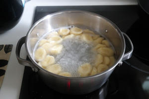 蒜香青豆马铃薯疙瘩的做法 步骤3