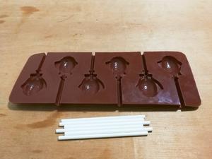 巧克力鱼棒棒糖的做法 步骤1