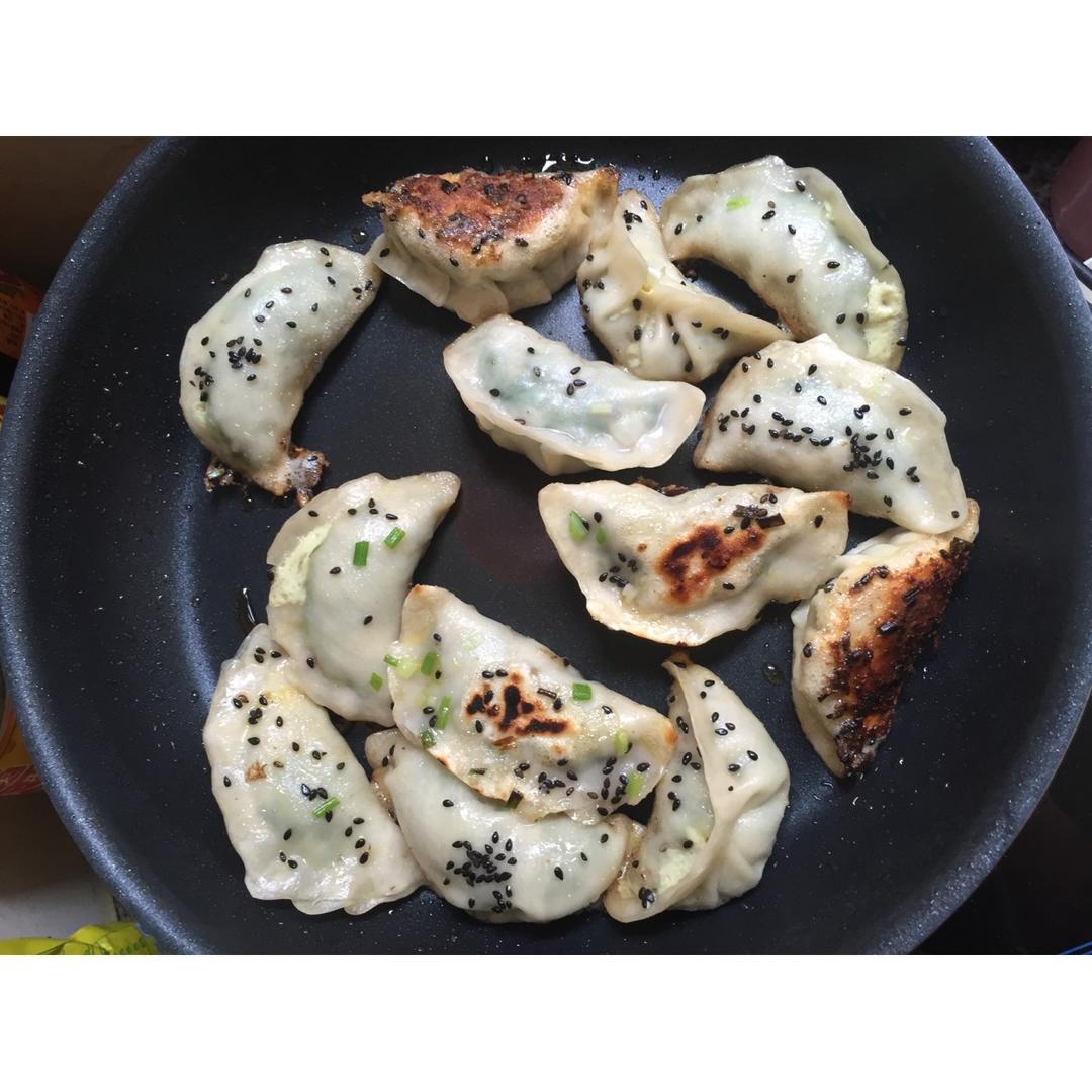 早餐来一锅香脆的生煎饺子
