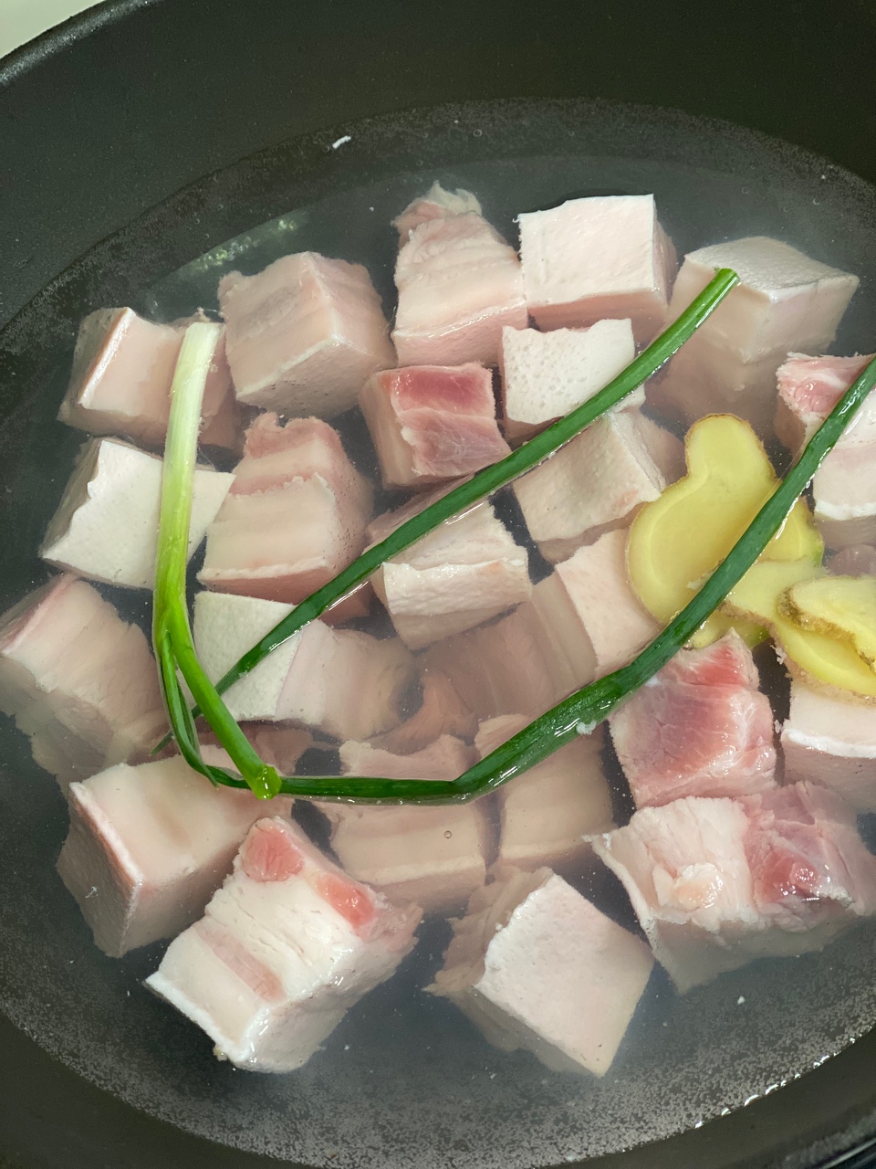 鲜肉与鱼干的碰撞-鳗鲞烧肉的做法 步骤2