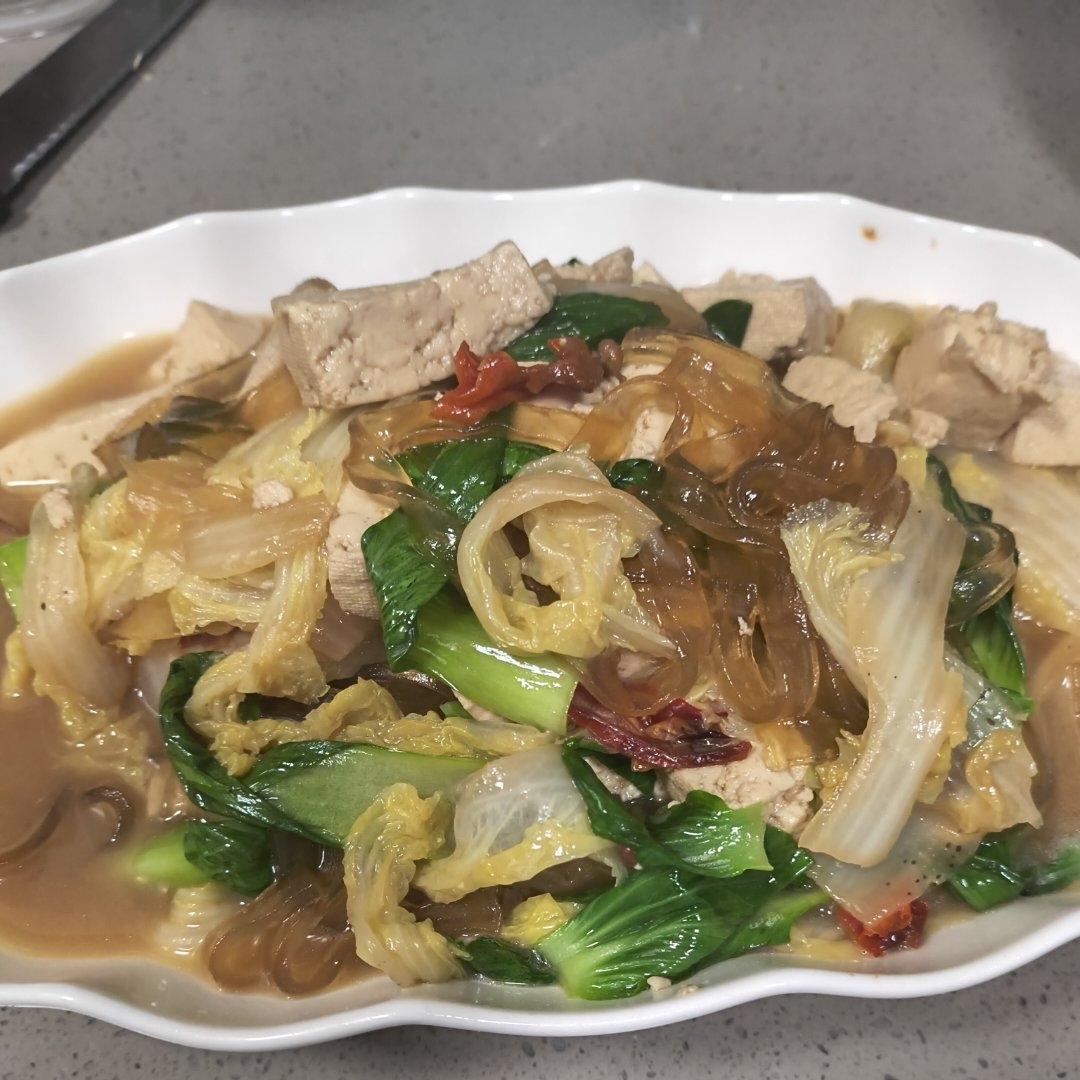 家常白菜粉条炖豆腐