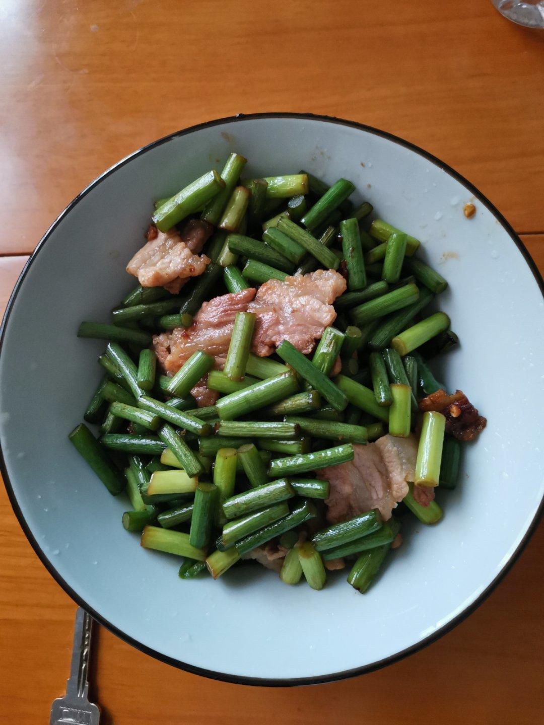 蒜苔炒肉-新手下厨 Fried Pork & Garlic