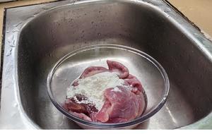 猪肝粉肠瘦肉青菜粥的做法 步骤1