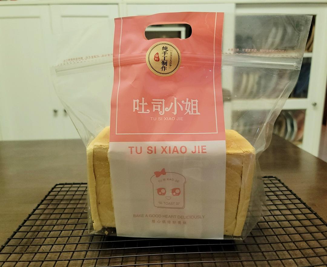 杂粮粥枕头吐司