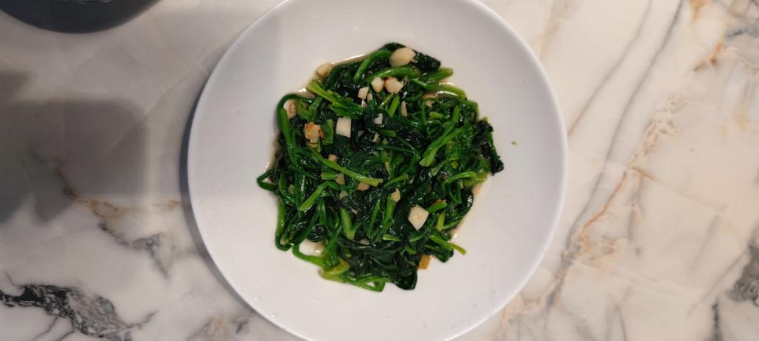 不涩口又嫩的清炒菠菜