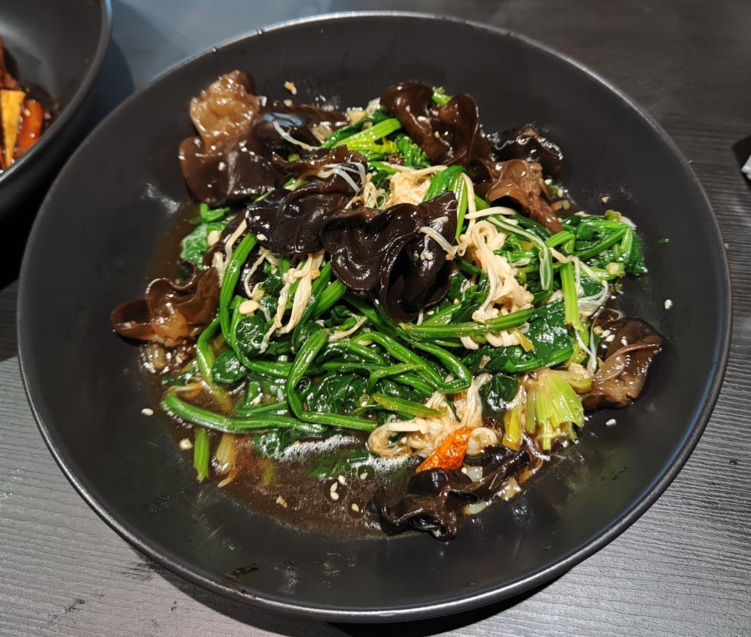 凉拌木耳菠菜