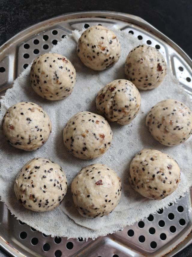 山药红枣黑芝麻馒头