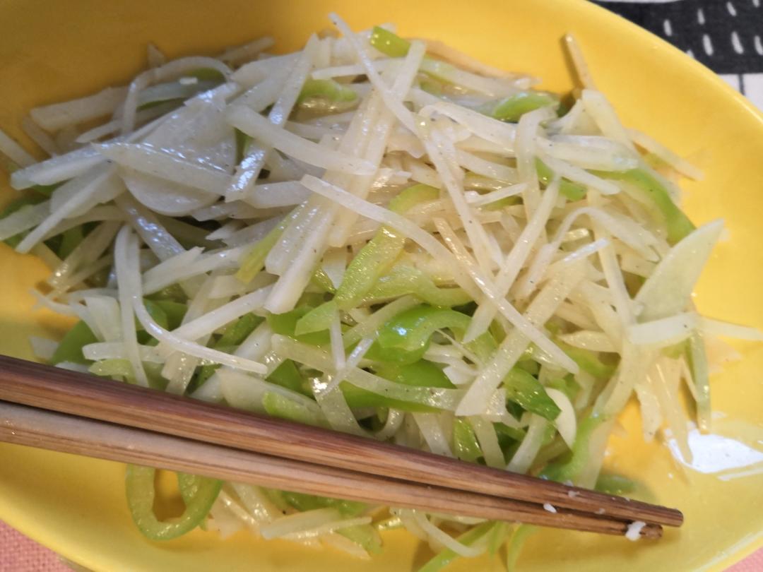 翠玉土豆丝（青椒土豆丝）