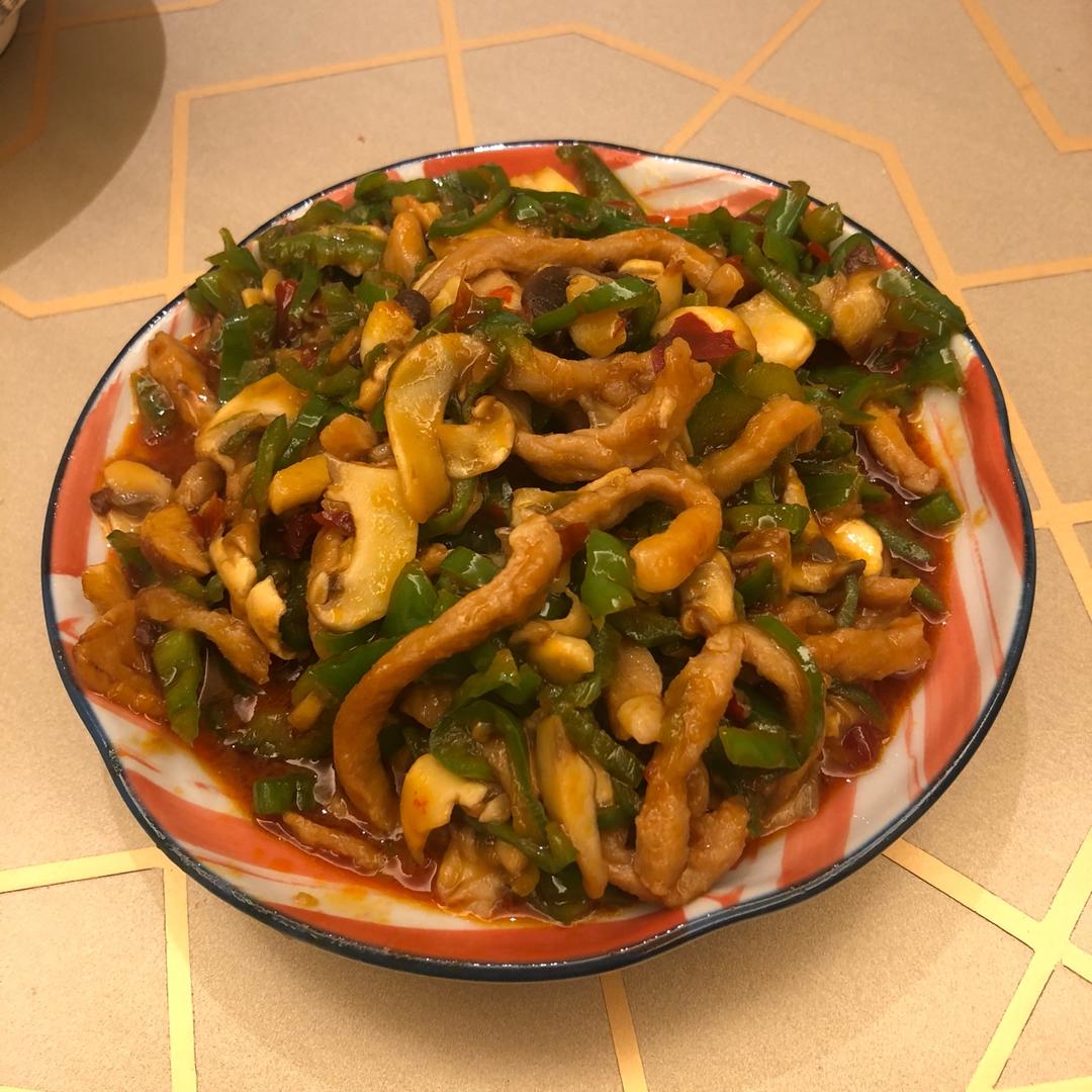 蘑菇青椒炒肉