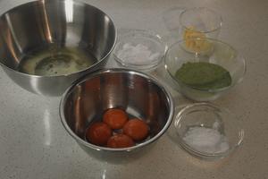 抹茶蜜豆海绵蛋糕卷的做法 步骤1