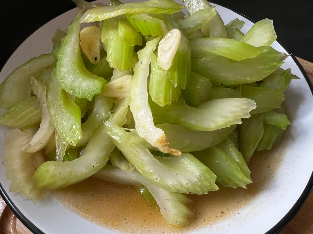 究极解油腻好菜：蒜炒西芹