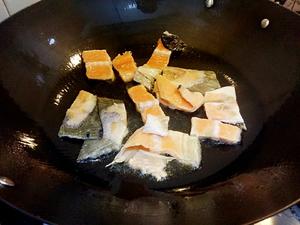 三文鱼头/鱼骨豆腐汤的做法 步骤4