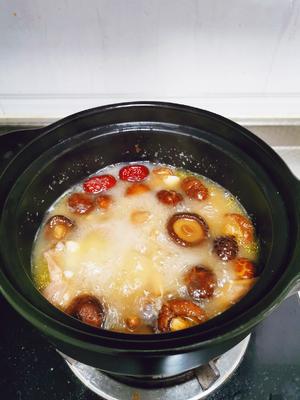 香浓香菇鸡汤的做法 步骤6