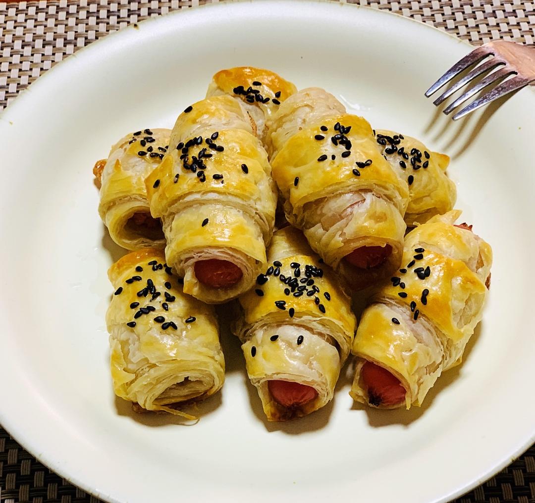 香肠酥皮卷：手抓饼皮还能这样吃，不用和面快速搞定早餐