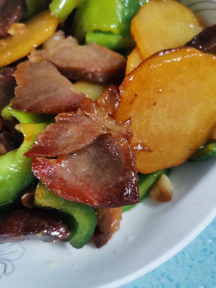 腊肉炒土豆片