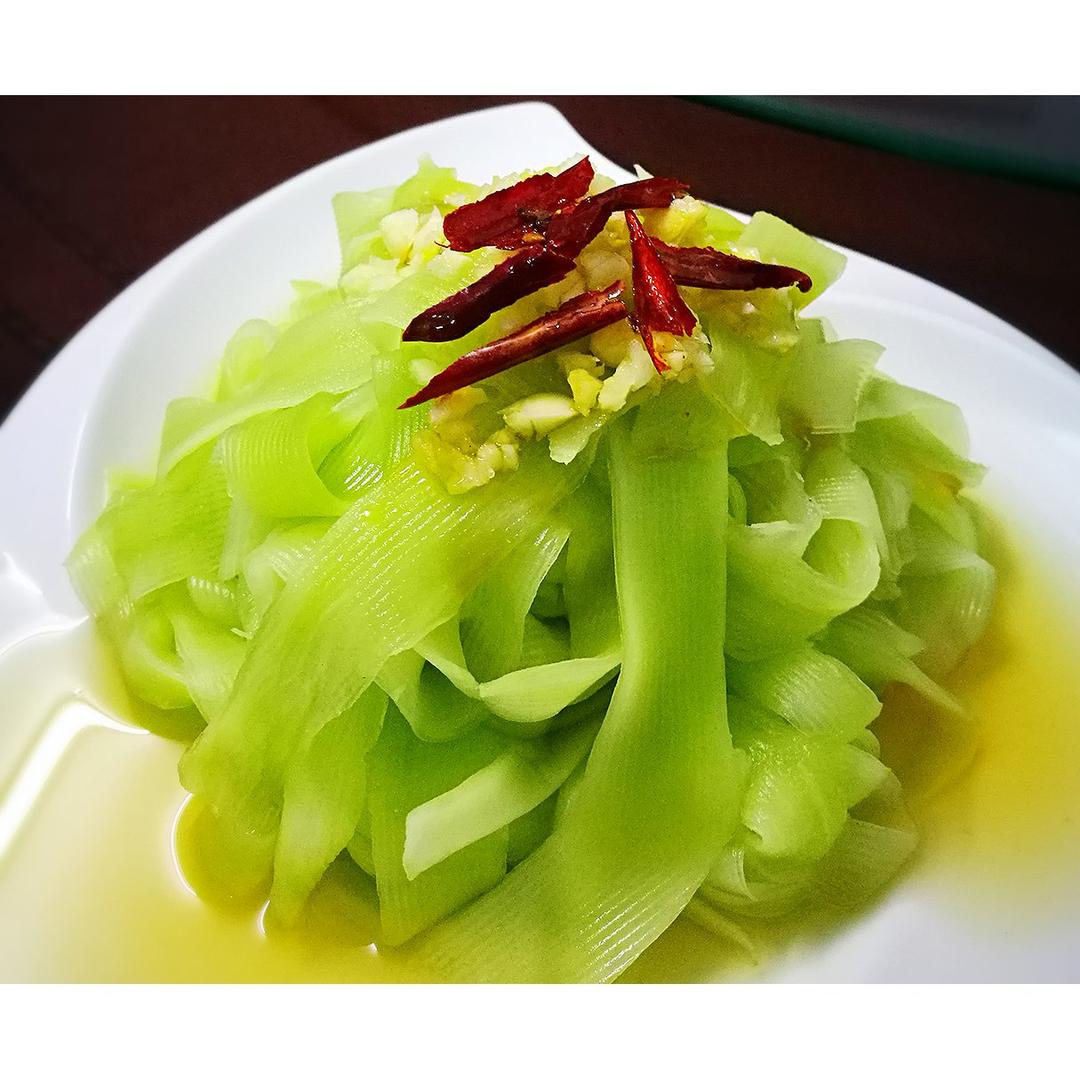 栀子花开583做的炝拌莴笋条